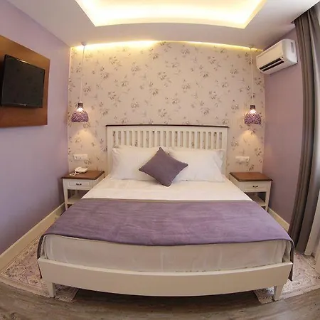 Focamor Oda ve Kahvaltı 4*